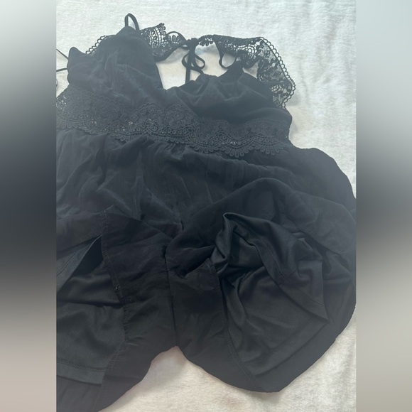 Love Tree Black Sleeveless Romper V-Neck - Picture 10 of 12